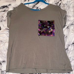 Olive gray top Sequent pocket tee